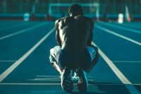 Waarom hebben sprinters en voetballers gespierde billen